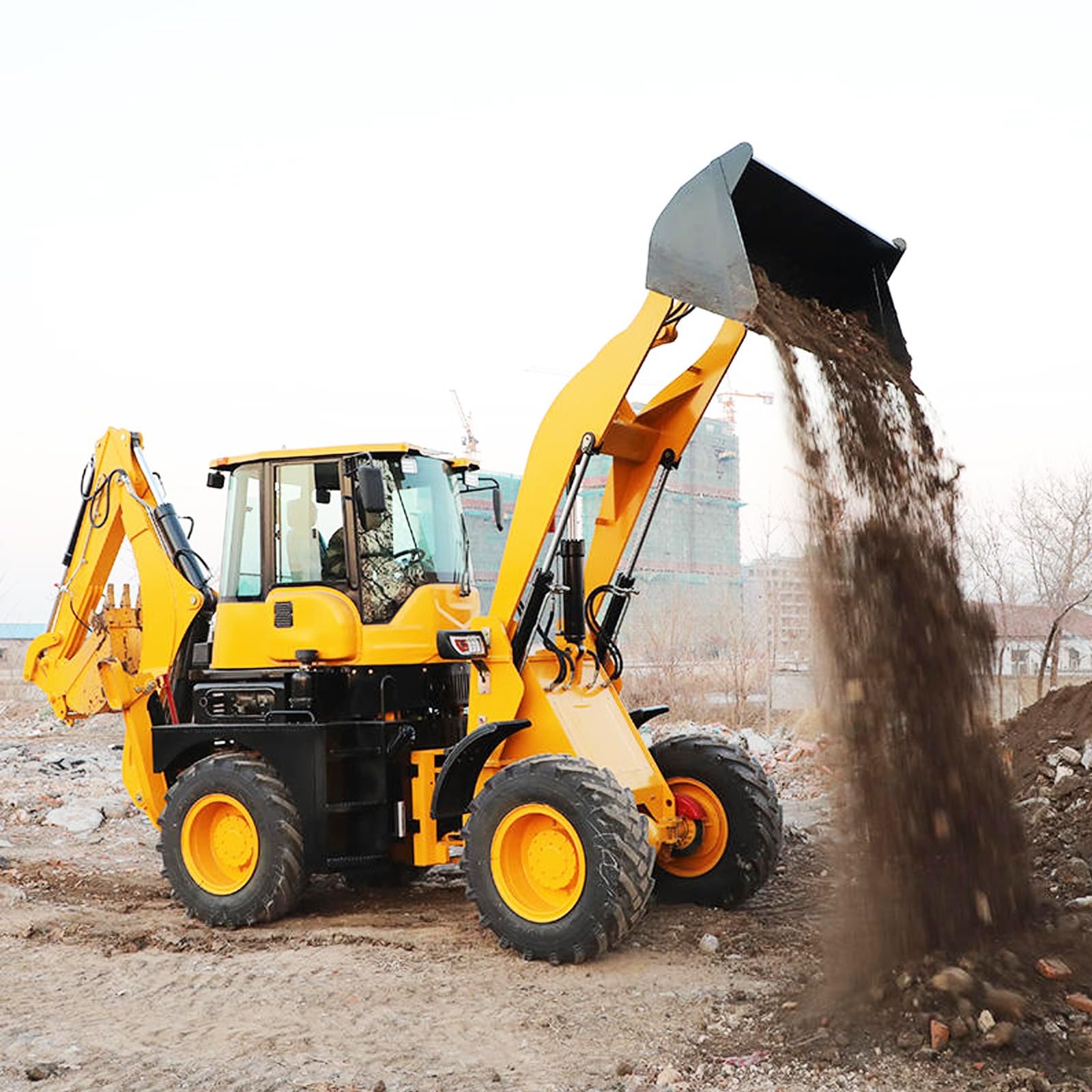 Minicargador nivelando terreno